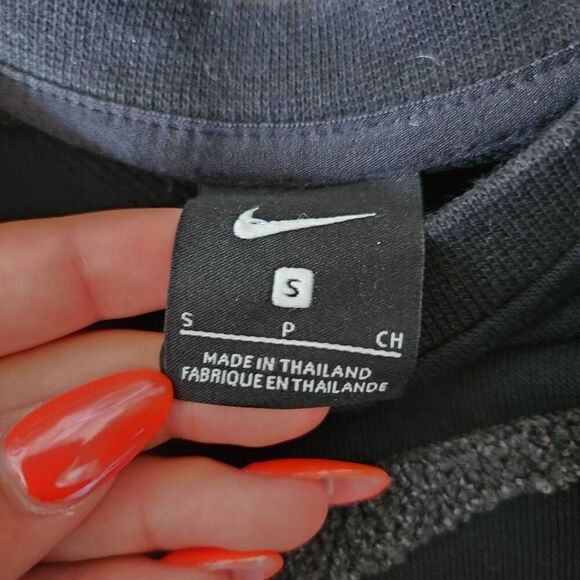 Nike Cropped Sweatshirt Women's Small Black Relaxed Long Sleeve Gym & Training - Picture 4 of 6
